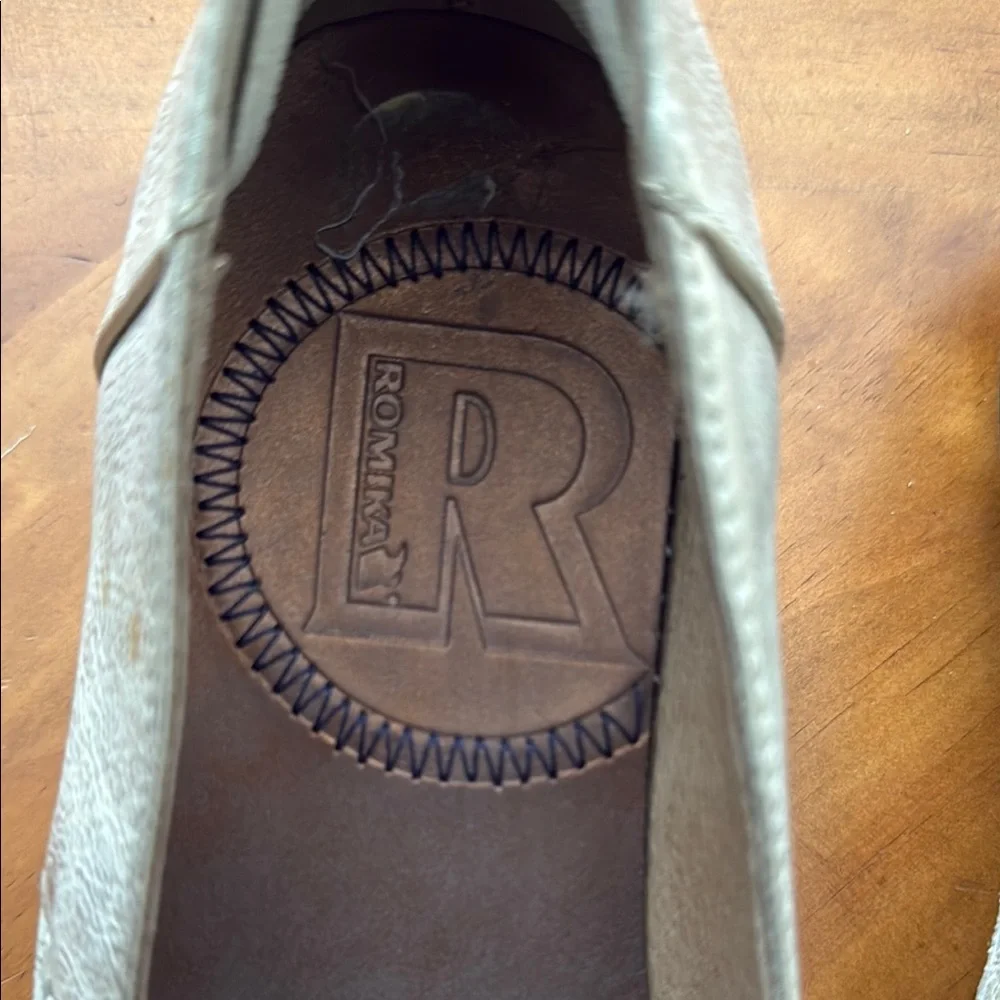 Romika “Jackie” Gold Flats with Ruched Design - Picture 2 of 4